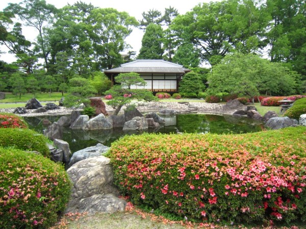 Kyoto Imperial Palace: One of the many beautiful spots in the extensive palace gardens.