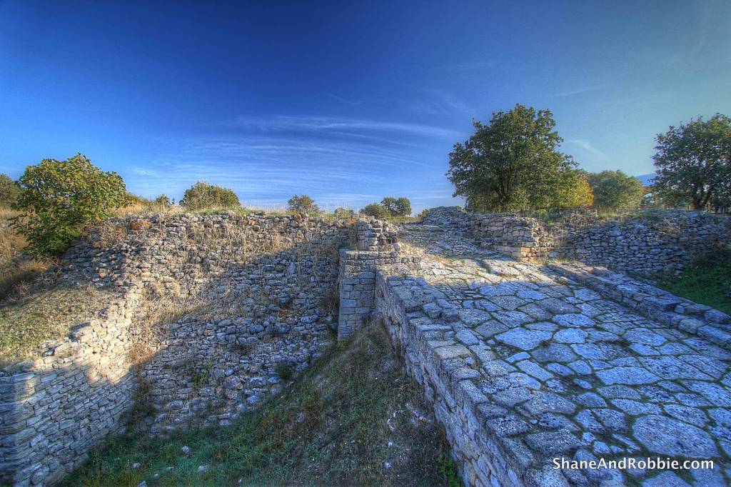 11-IMG_5674_5_6_tonemapped 11-IMG_5674_5_6_tonemapped